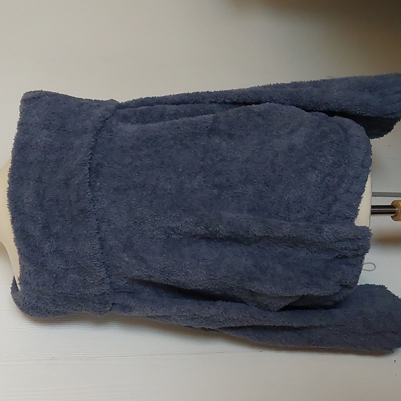 Sweaters. - Picture 4 of 4